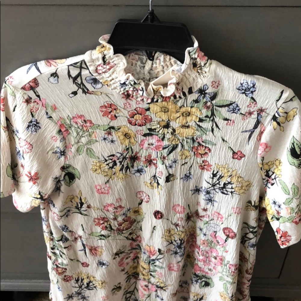 Ivory Floral Top H.i.P. Medium